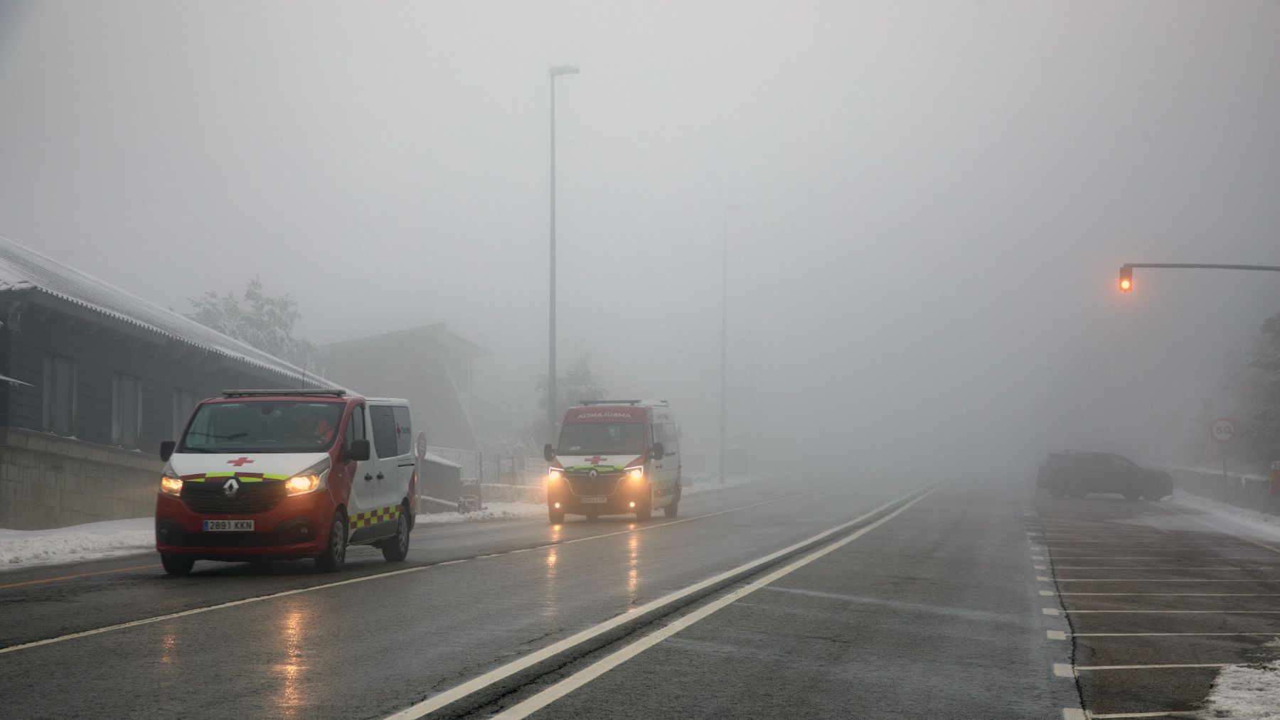 Cortado por la niebla el túnel de Guadarrama que une Madrid con Segovia