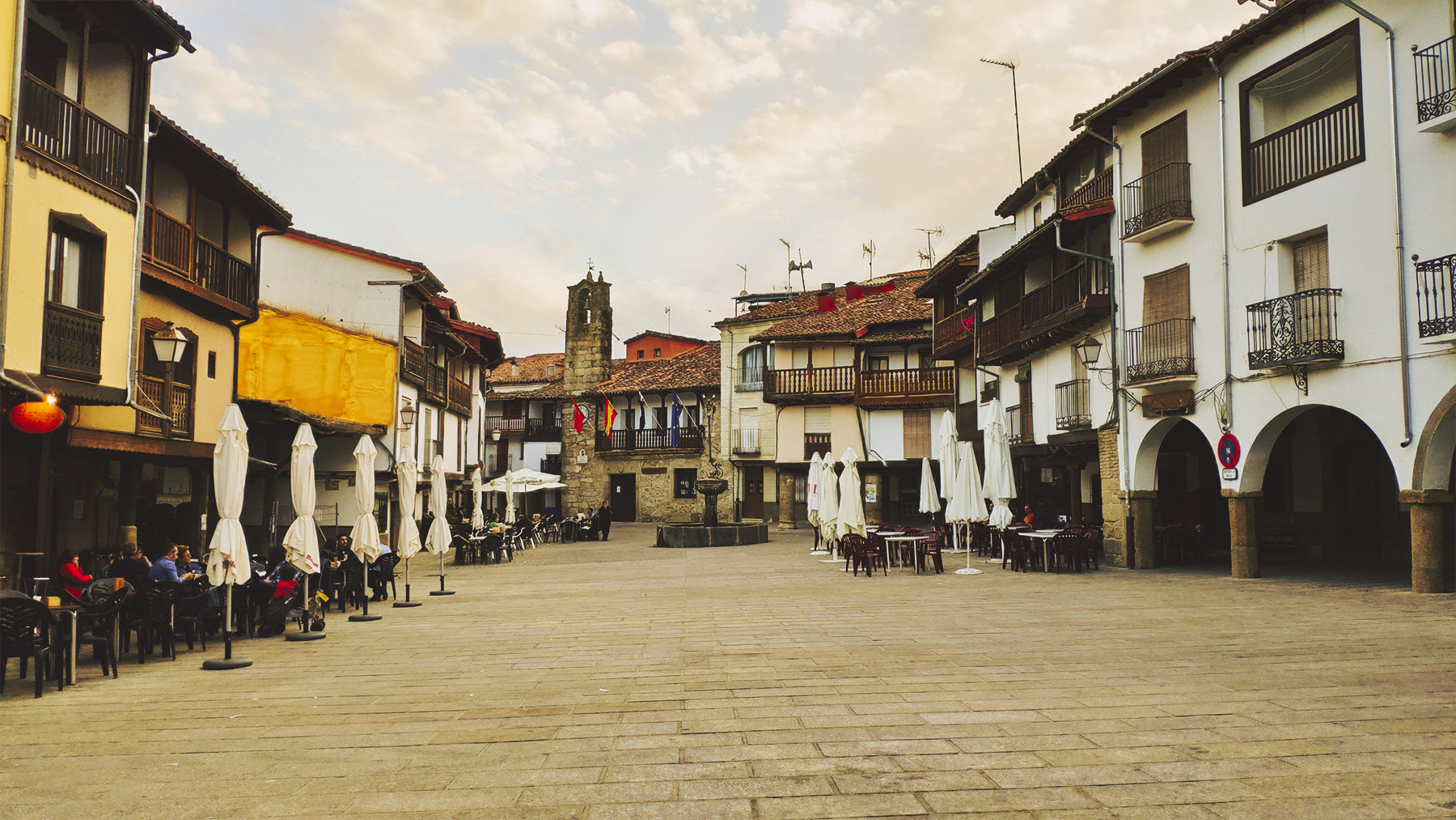 Plaza principal de Villanueva de la Vera. Foto: Alonso de Mendoza en Wikimedia Commons.