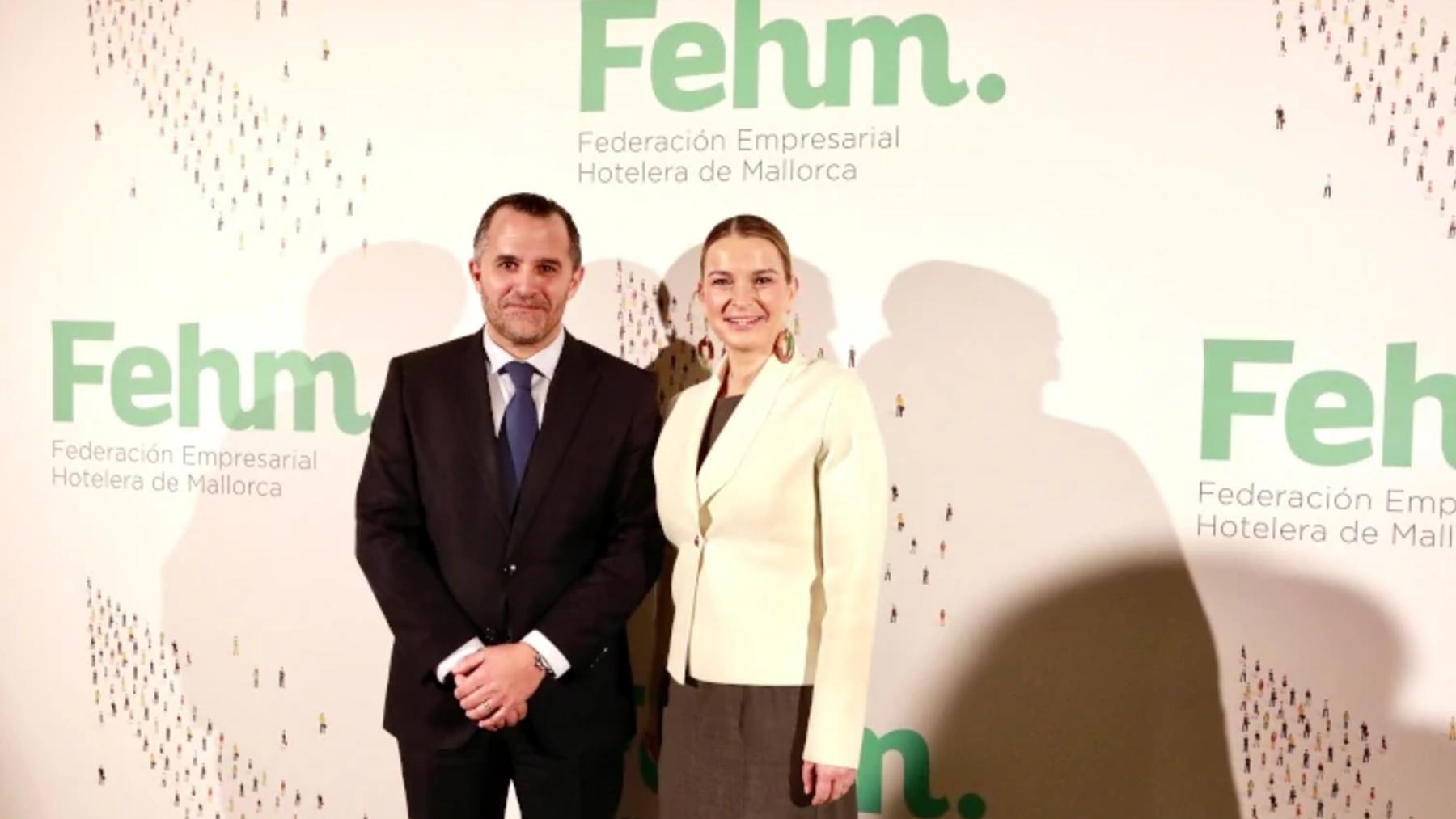 Javier Vich, presidente de la FEHM, junto a Marga Prohens.