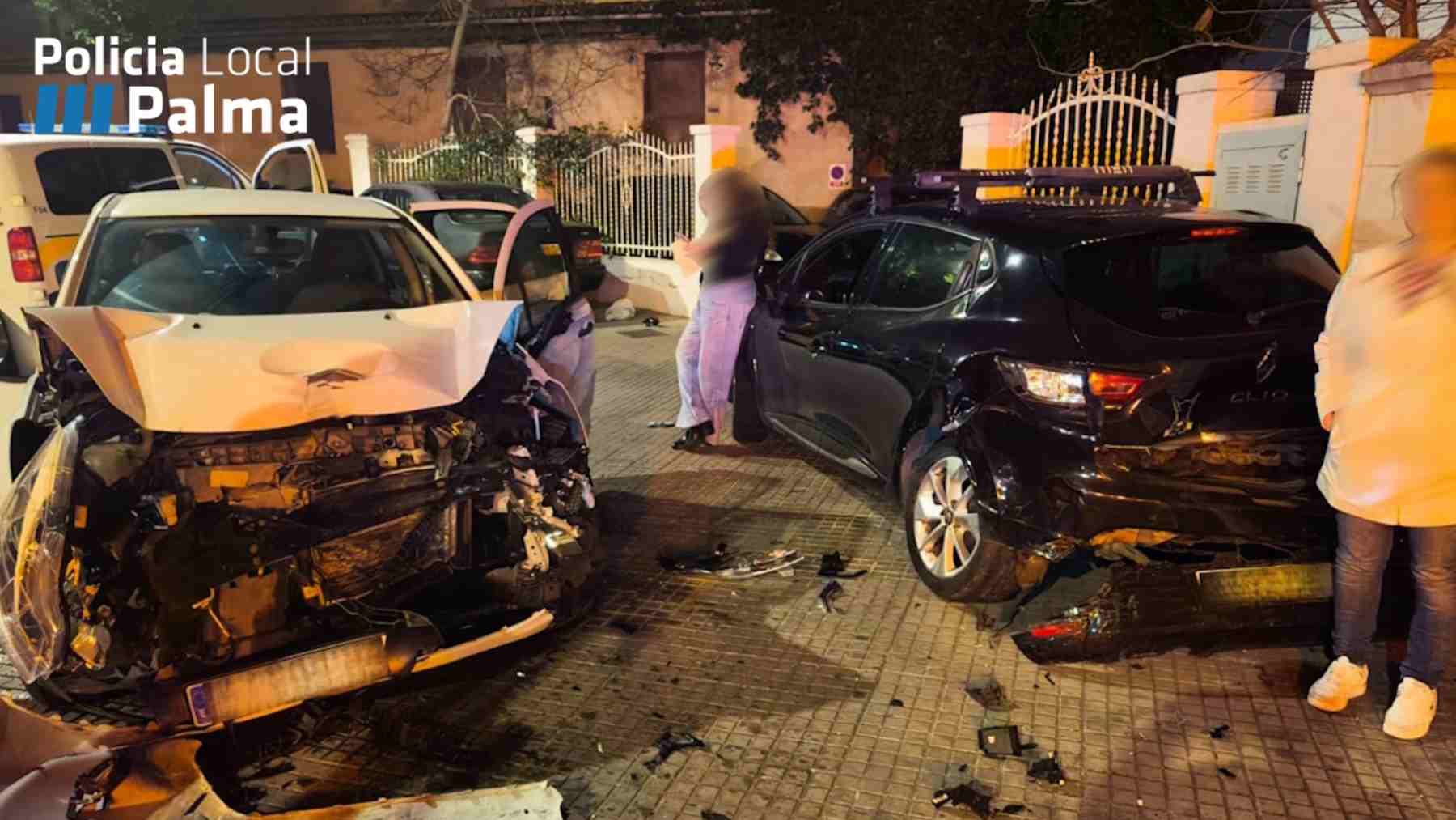 Estado en el que quedaron los coches tras el choque. POLICÍA LOCAL PALMA