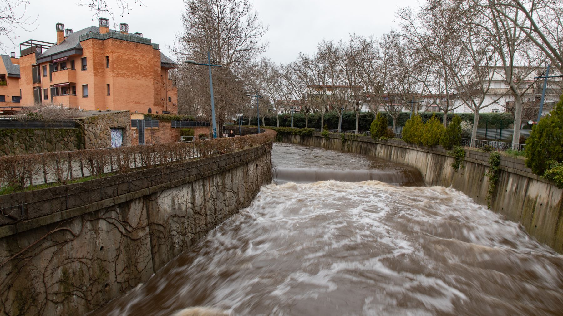 El río Guadarrama a su paso por Collado Villalba, (Madrid) ayer 7 de marzo