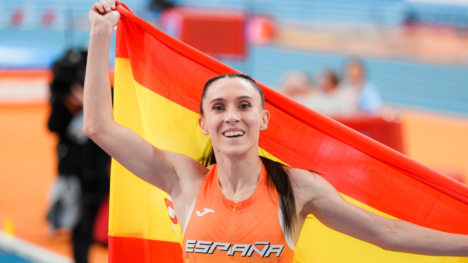 Paula Sevilla celebra su bronce en el Europeo. (RFEA)