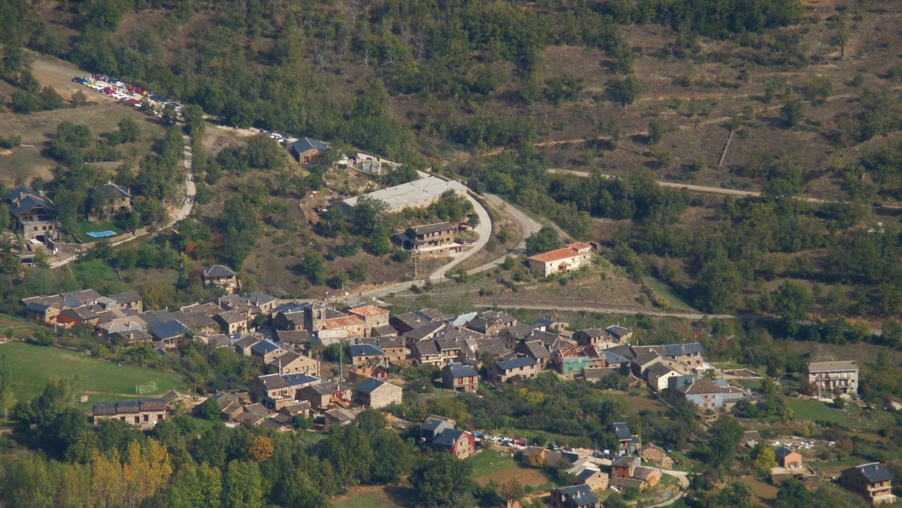 Este pintoresco pueblo lo tiene todo: arquitectura histórica, naturaleza, tranquilidad, y a 120 kms. de Madrid