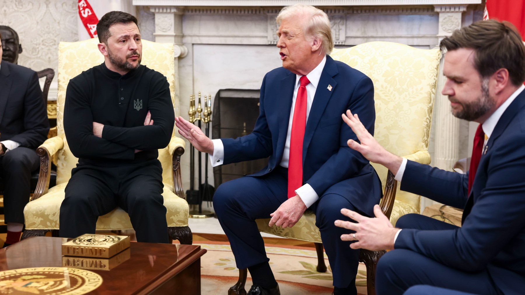 Zelenski con Trump y el vicepresidente de Estados Unidos durante la bronca en el Despacho Oval. (Foto: Getty Images)