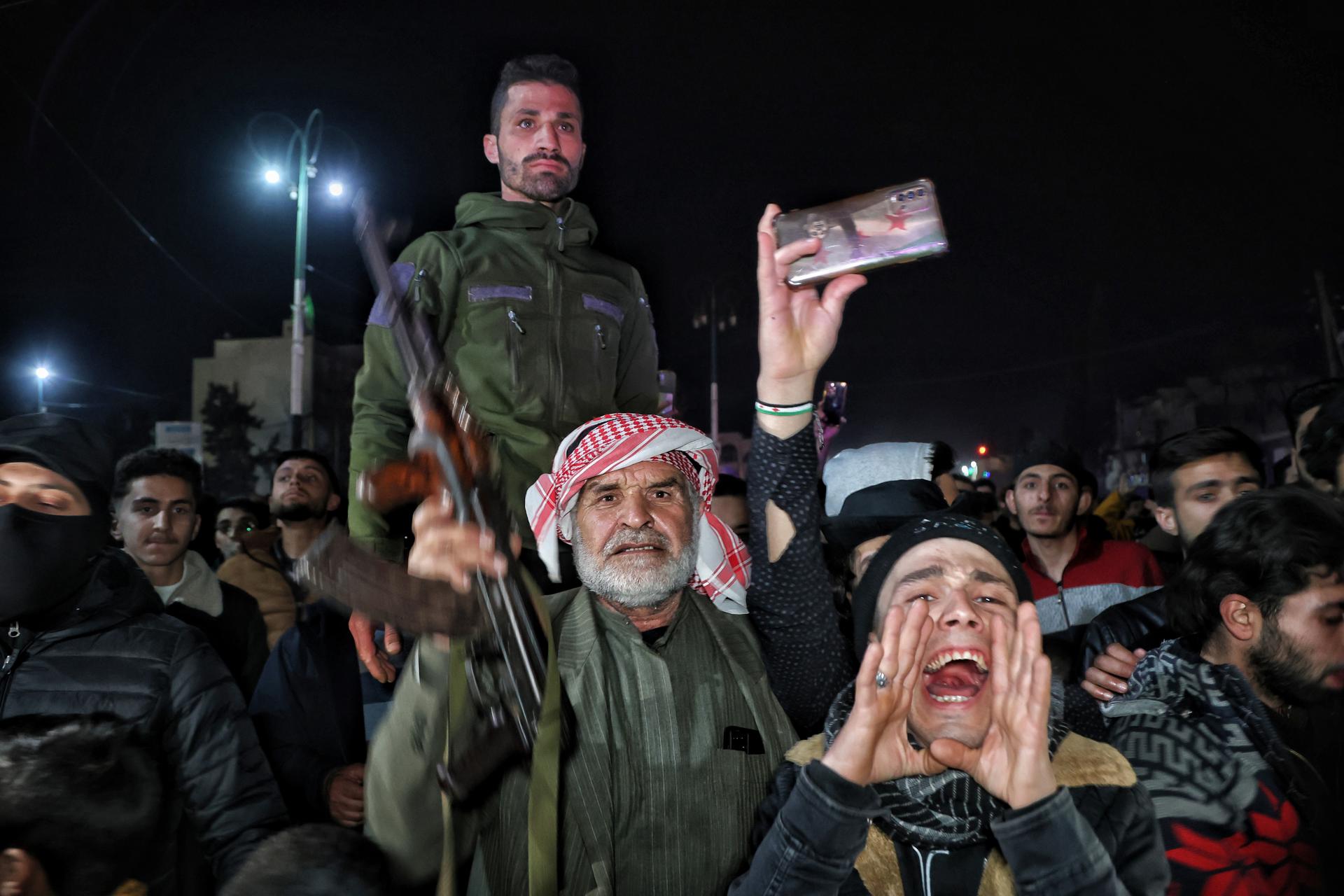 Los sirios llaman a la movilización armada en Latakia. (FOTO: EFE)