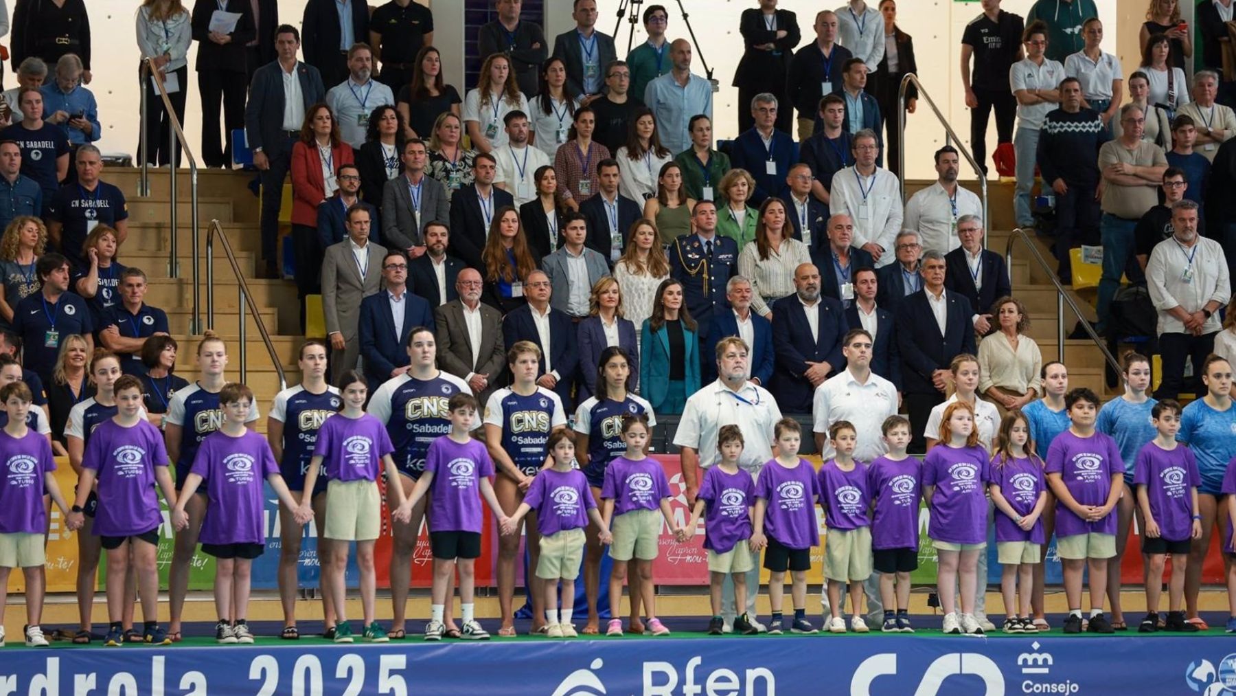 Doña Letizia en las piscinas municipales de Son Hugo, en Palma, para presidir la final de la Copa de la Reina de Waterpolo – TOMÀS MOYÀ-EUROPA PRESS