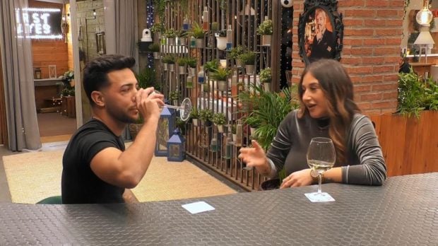 Jesús y Macarena en 'First Dates'. (Mediaset)