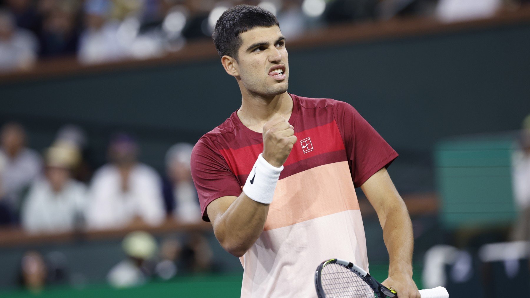 Alcaraz celebra su victoria contra Shapovalov. (EFE)