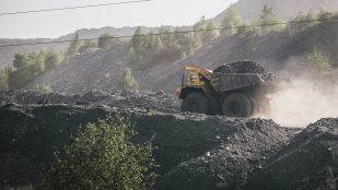 Tierras raras, minería, camión, tierra