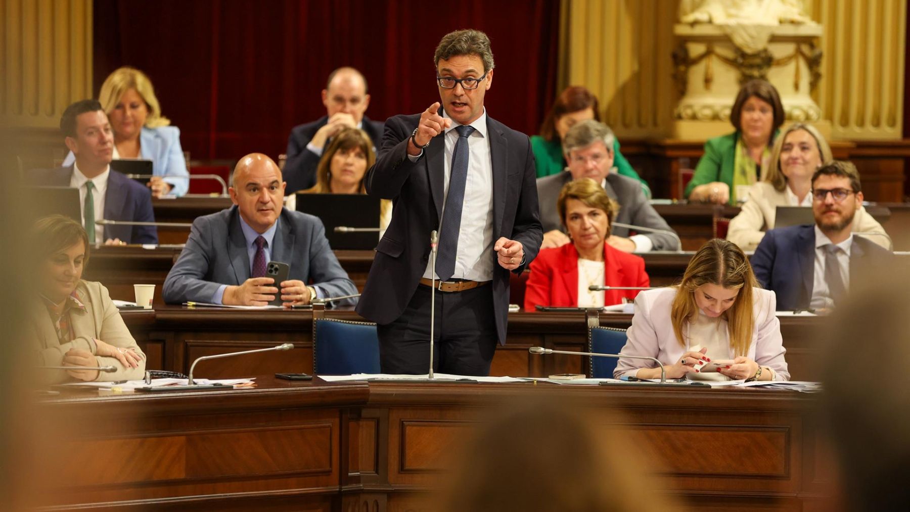 Antoni Costa durante un pleno del Parlament. (EP)