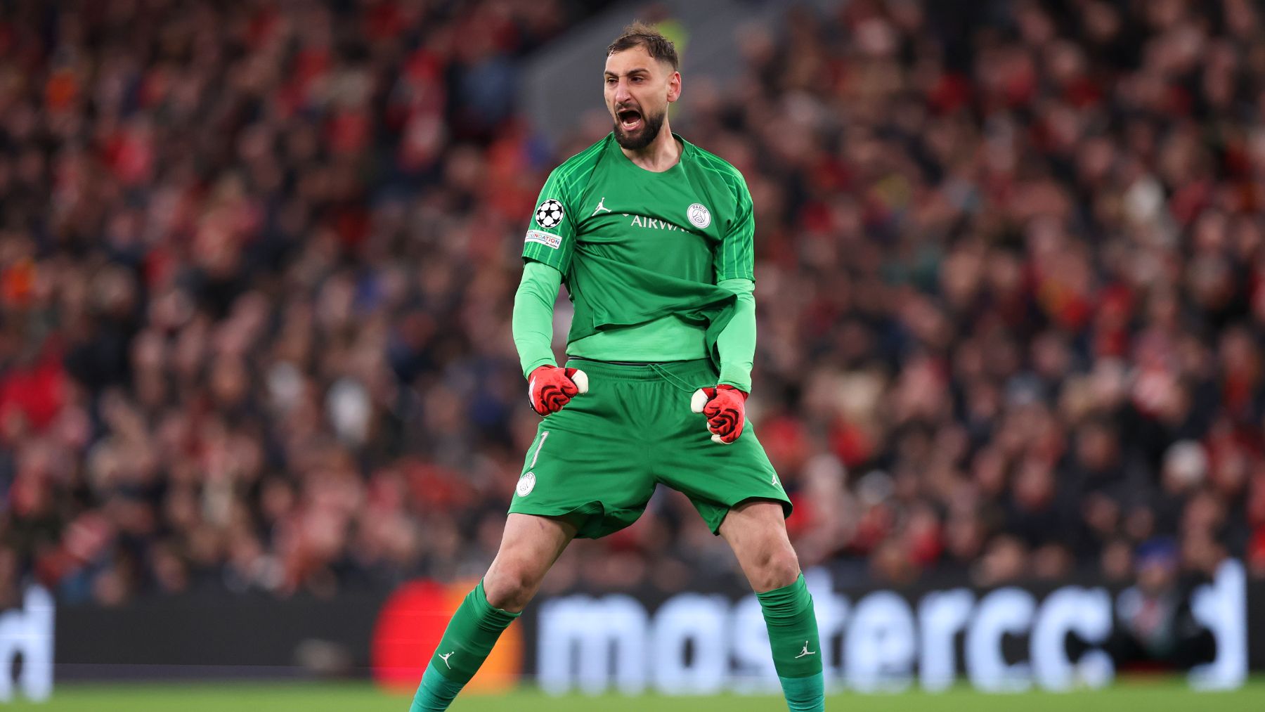 Donnarumma celebra una parada ante el Liverpool. (Getty)