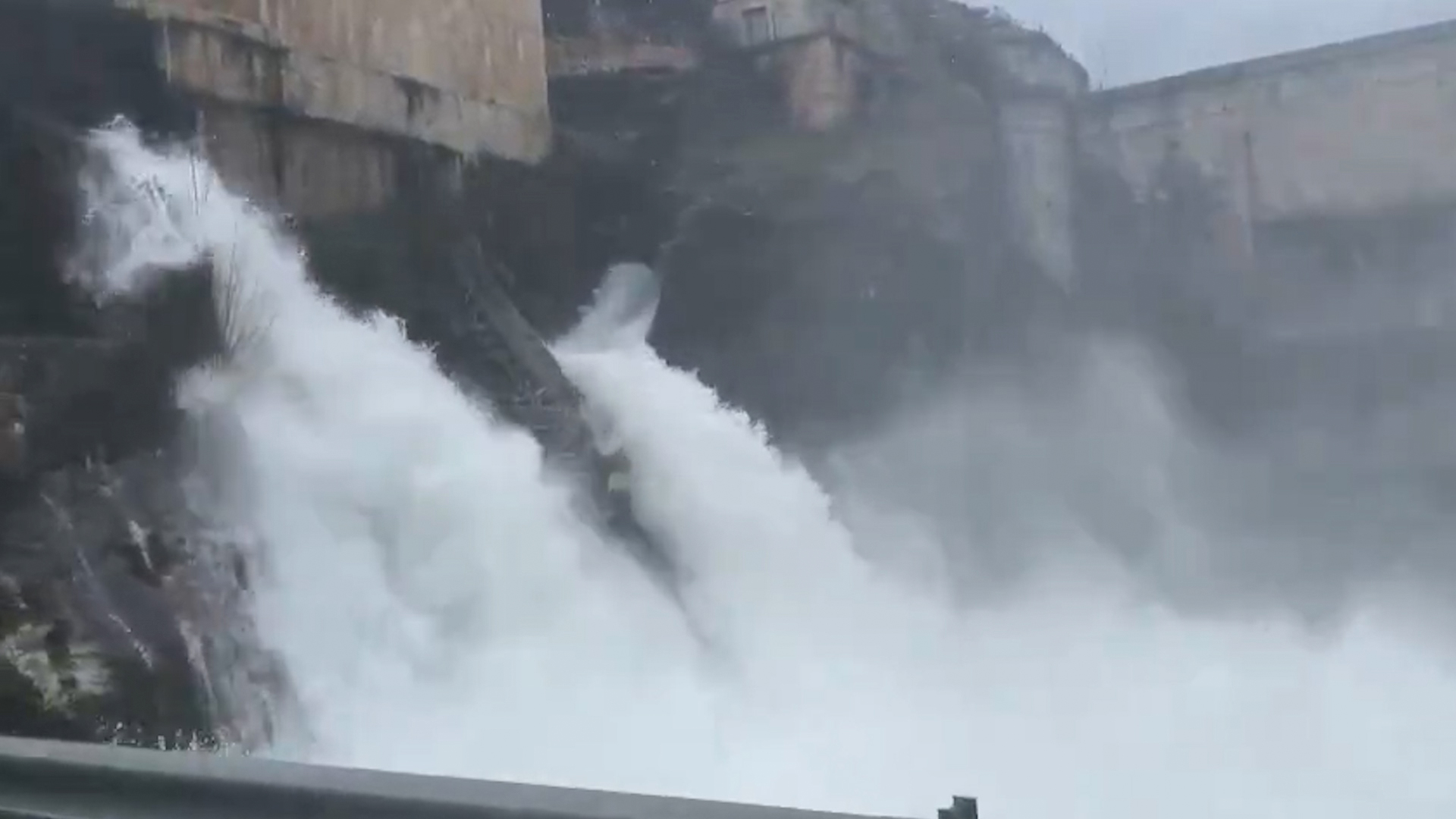 Desembalse en el Pontón de la Oliva entre Guadalajara y Madrid