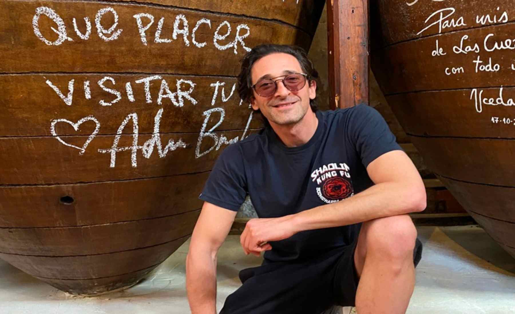 El actor Adrien Brody en el resturante Mesón Cuevas del Vino. Foto web del restaurante.