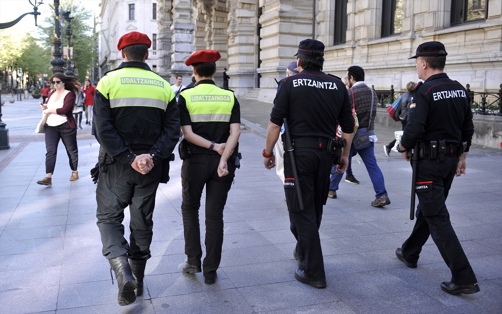 Patrulla de la Policía Municipal de Bilbao y Ertzaintza. (E.P.)