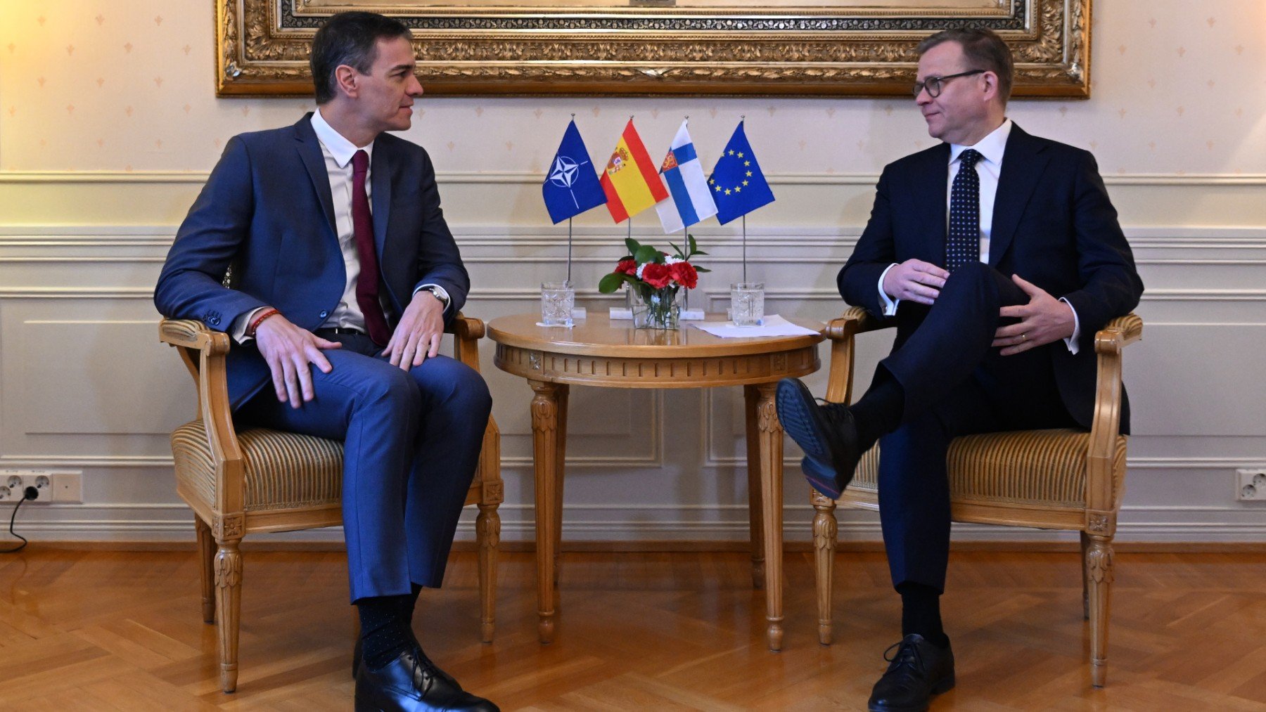 Pedro Sánchez y el primer ministro de Finlandia, Petteri Orpo.