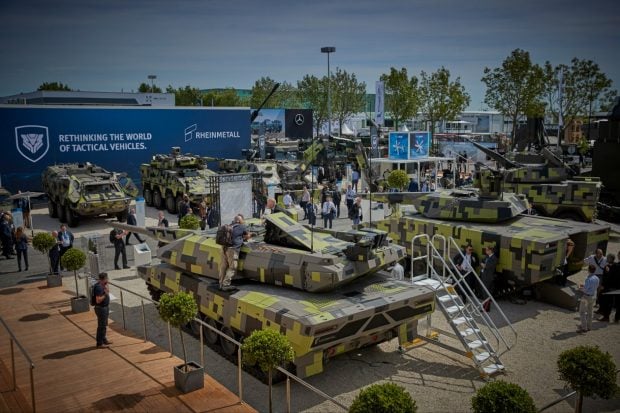 El stand de Rheinmetall en la Exposición Internacional de Defensa y Seguridad Eurosatory el 14 de junio de 2022 en París, Francia. Kiran Ridley/Getty Images