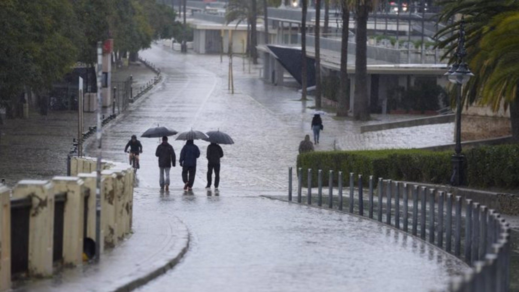 Borrasca Ingrid, en directo: alerta roja en Galicia, nieve, frío polar, carreteras cortadas y últimas noticias