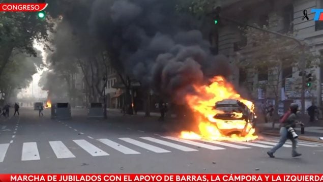 Incidentes Argentina, jubilados, manifestación, barras bravas, izquierda