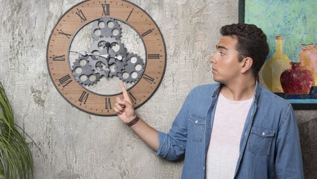 Tiempo pasa más rápido, envejecimiento, hombre, reloj