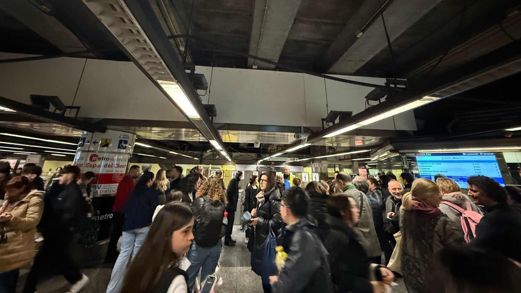 Metrovalencia este jueves 13 de marzo durante la avería. (Foto: Europa Press)