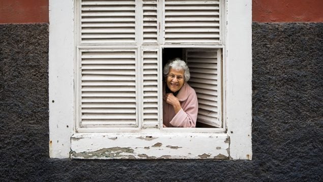 Origen refranes de Madrid, refrán muy usado en Madrid, cuál es el origen del refrán tirar la casa por la ventana, tirar la casa por la ventana es un refrán de Madrid