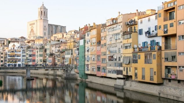 Las amenazas de un okupa al propietario, los okupas amenazan al propietario en televisión, inquiokupas amenazan a propietario de Gerona.