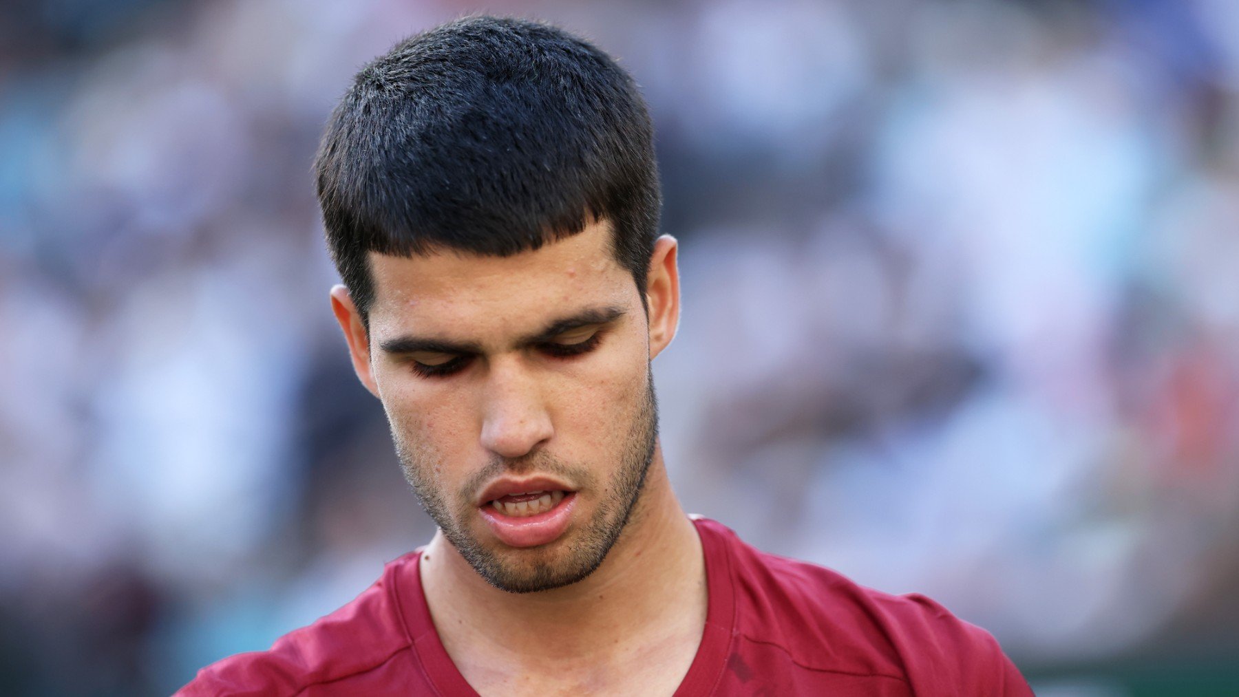 Alcaraz, cabizbajo durante el partido contra Draper en Indian Wells. (Getty)