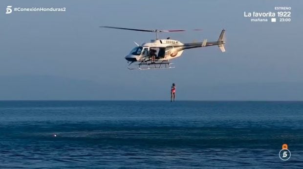 El salto de Carmen Alcayde en 'Supervivientes'. (Mediaset)