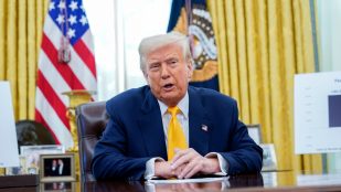 Trump discutirá con Putin este martes el fin de la guerra de Ucrania y la división de ciertos activos