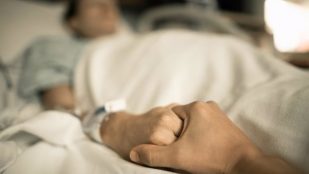 La Justicia da luz verde a la eutanasia de una joven de Barcelona tras rechazar el recurso de su padre