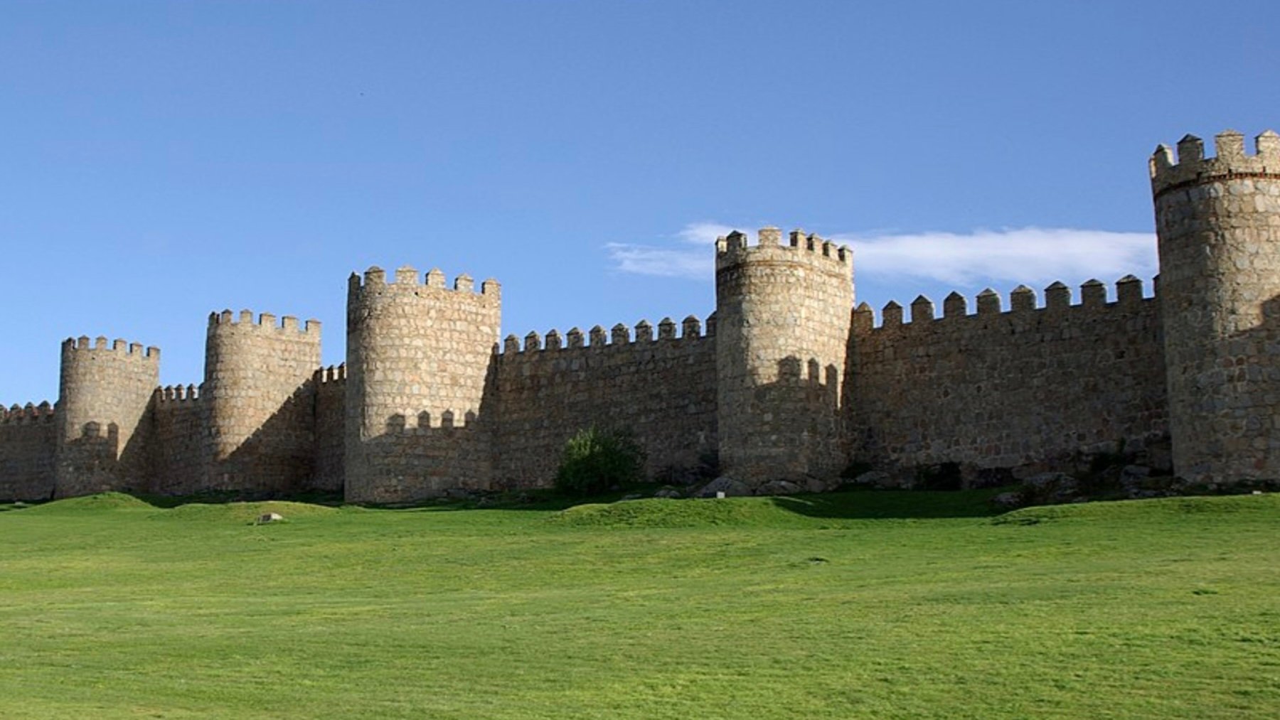 Las 4 ciudades españolas que pasan desapercibidas y tienen una muralla más larga que la de Ávila