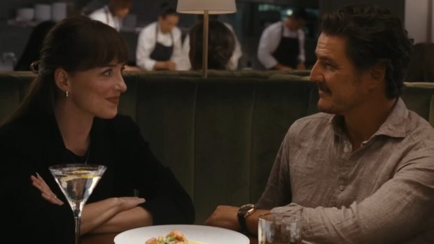 Tráiler de ‘Materialistas’: Dakota Johnson está en un triángulo amoroso entre Chris Evans y Pedro Pascal