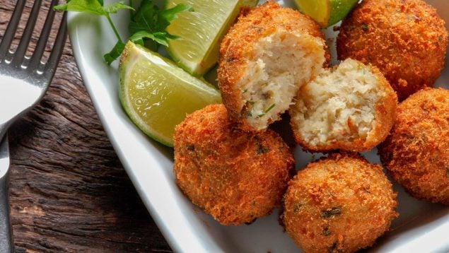 albóndigas de bacalao fritas