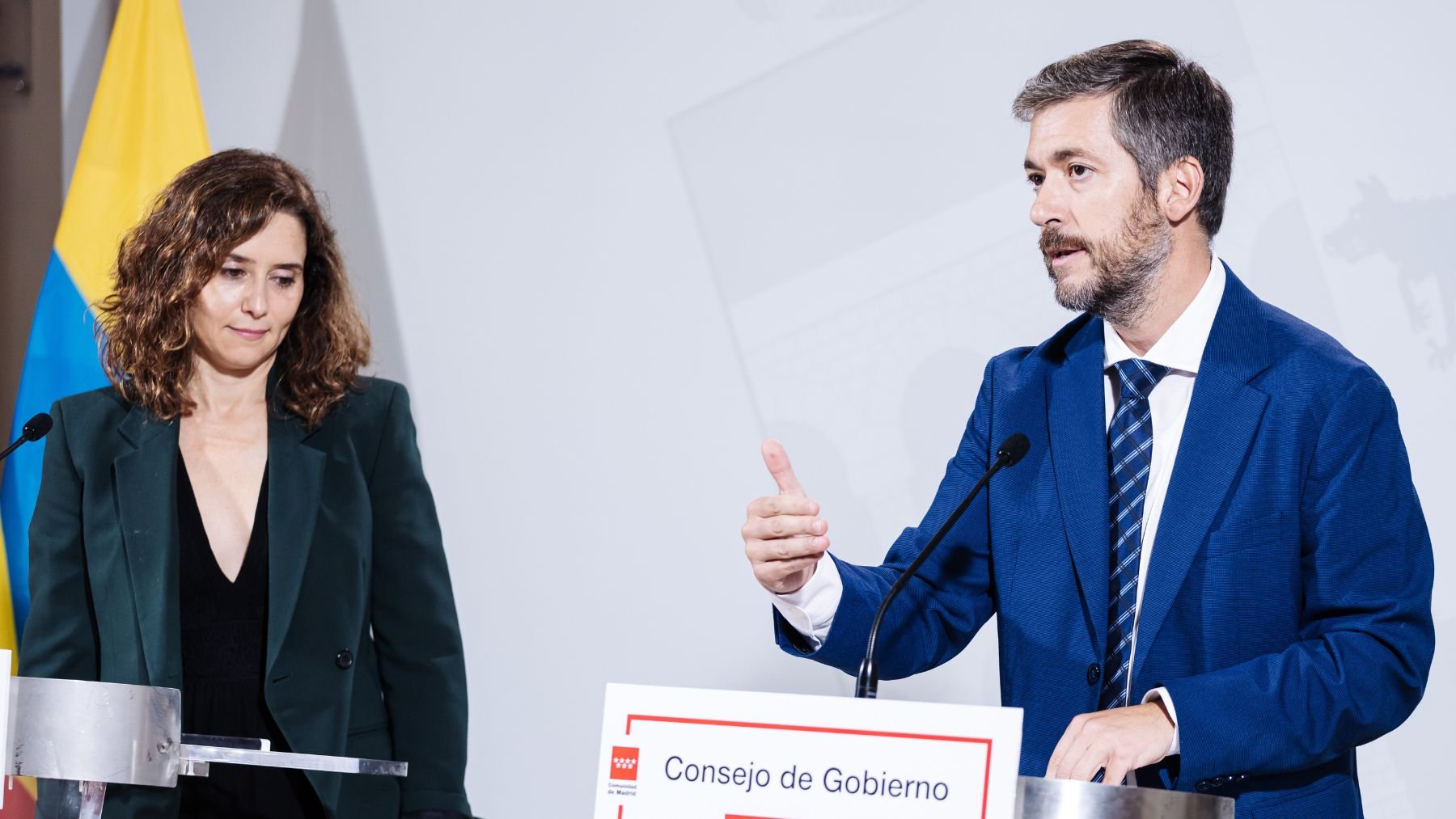 Isabel Díaz Ayuso, presidenta de la Comunidad de Madrid y el consejero de Presidencia, Miguel Ángel García. (Foto:EP)