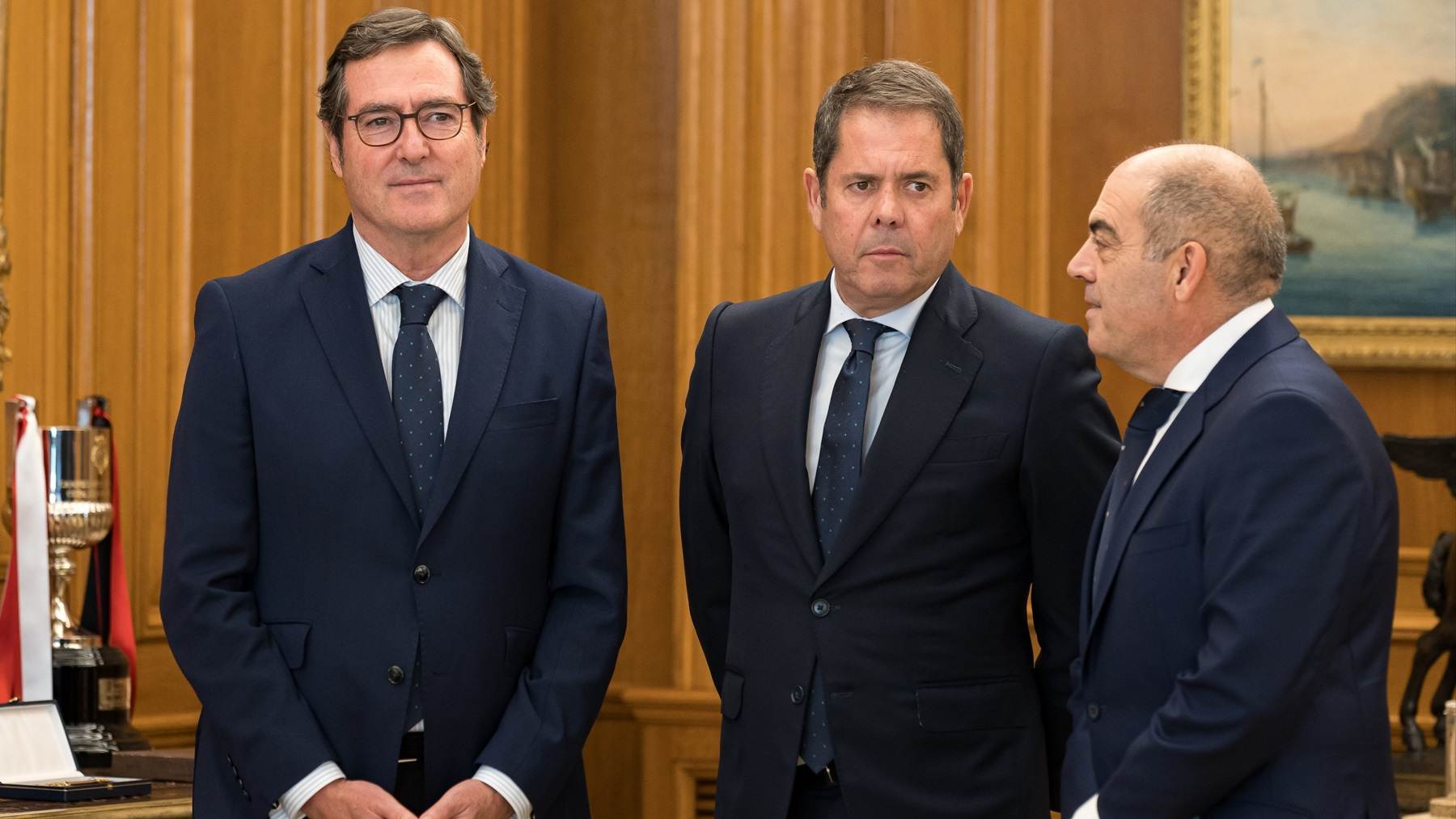 Antonio Garamendi (CEOE), Gerardo Cuerva (Cepyme) y Lorenzo Amor (ATA).