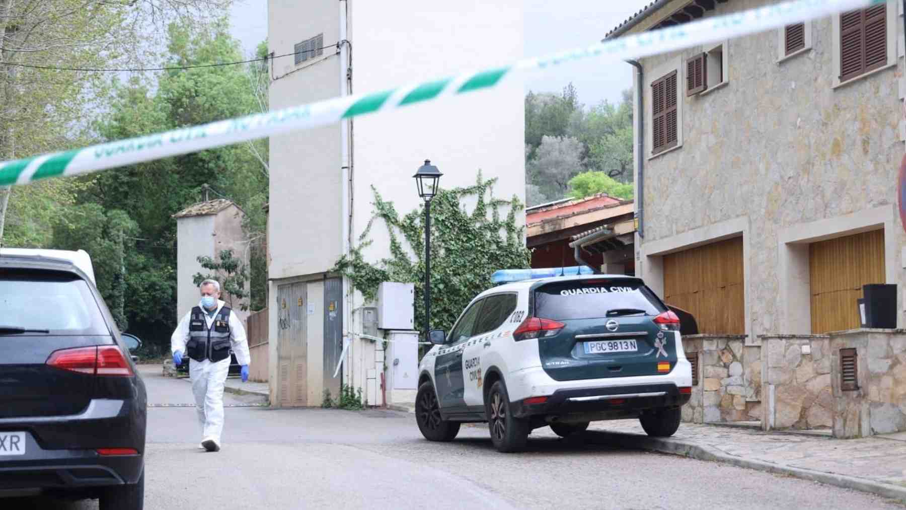 Agentes de la Guardia Civil en Puigpunyent. ISAAC BUJ-EUROPA PRESS