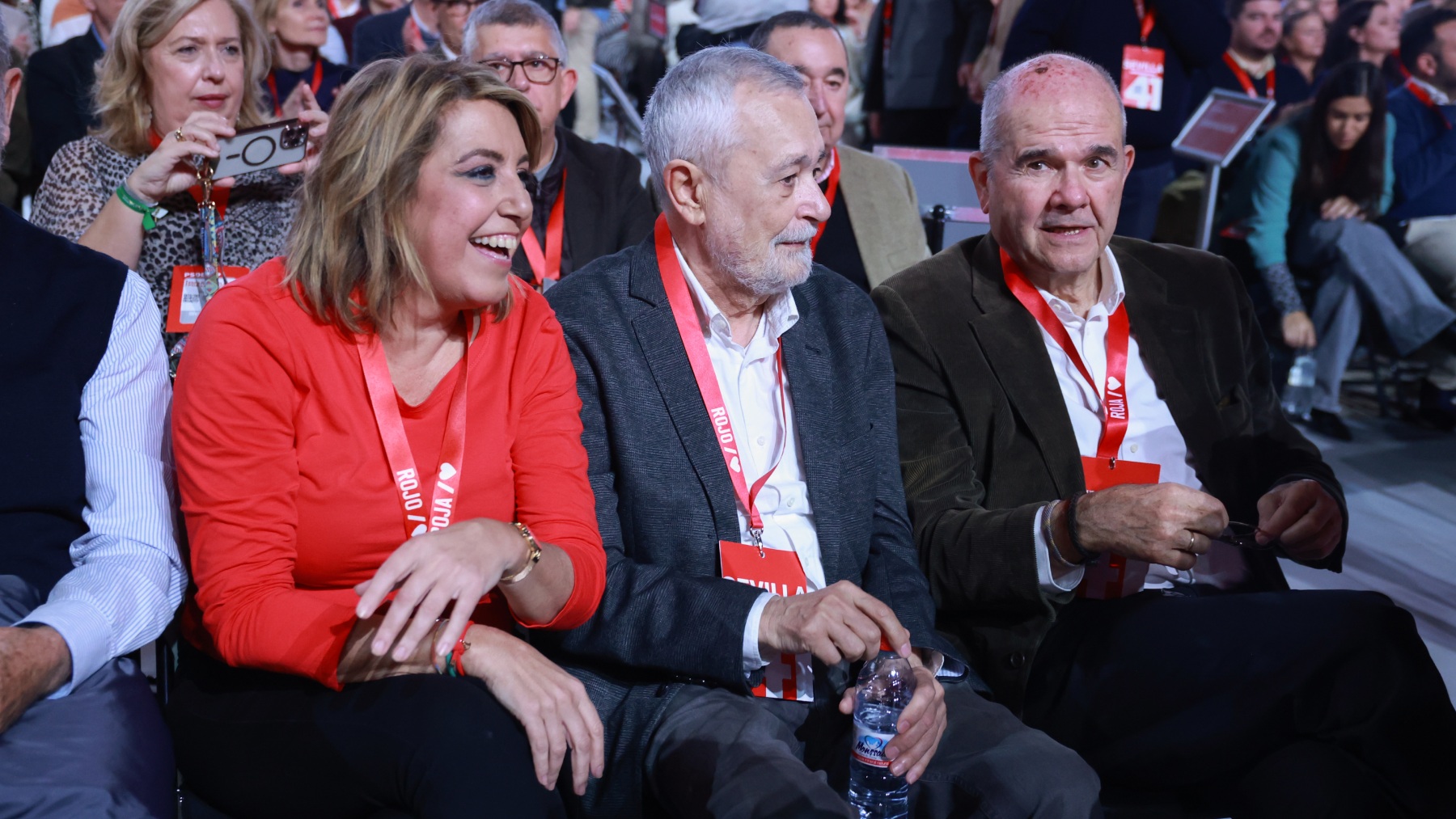 Chaves y Griñán, con Susana Díaz, en el reciente congreso del PSOE en Sevilla. (Europa Press)