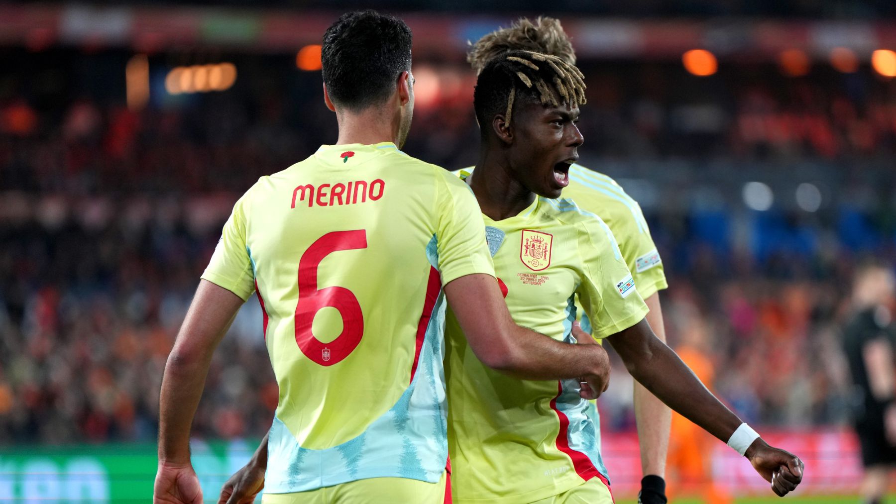 Mikel Merino y Nico Williams celebran el gol del empate de España. (Getty)