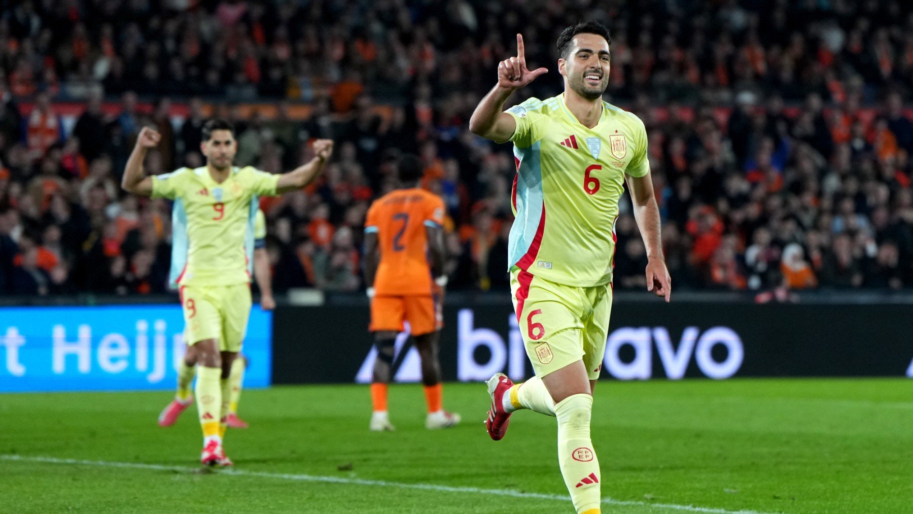 Mikel Merino celebra su gol contra Holanda. (Getty)