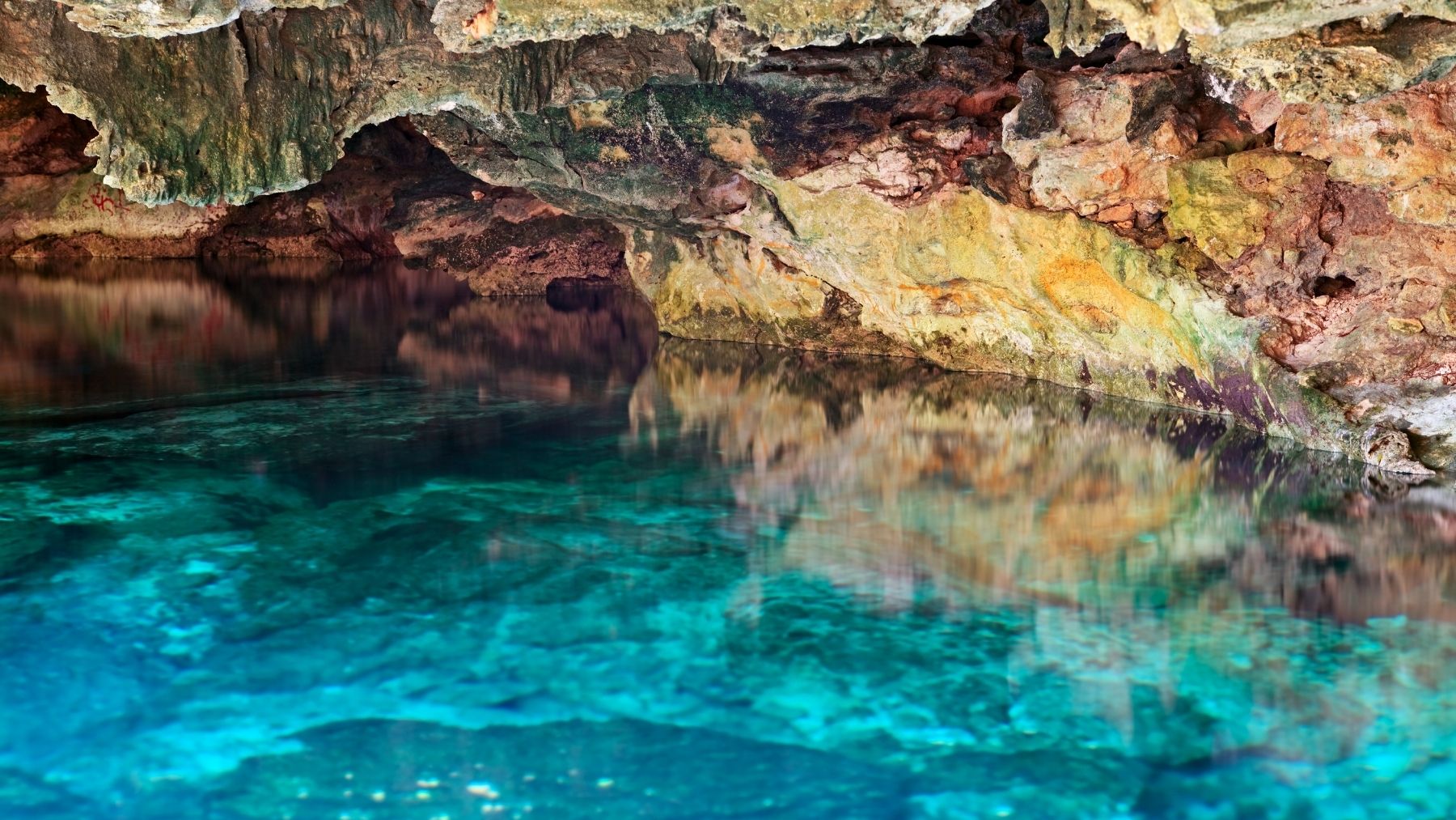 Científicos descubren el lago termal subterráneo más grande del mundo: está en Europa