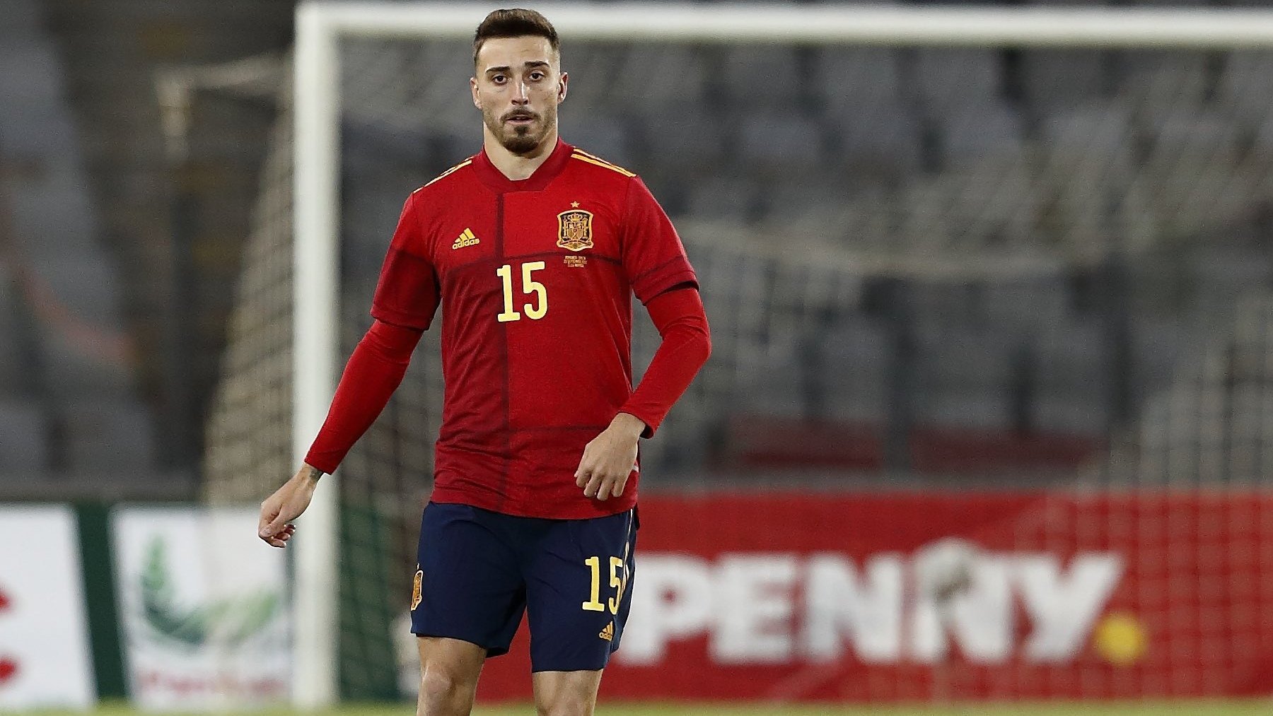 Mario Gila en un partido con la selección sub-21.