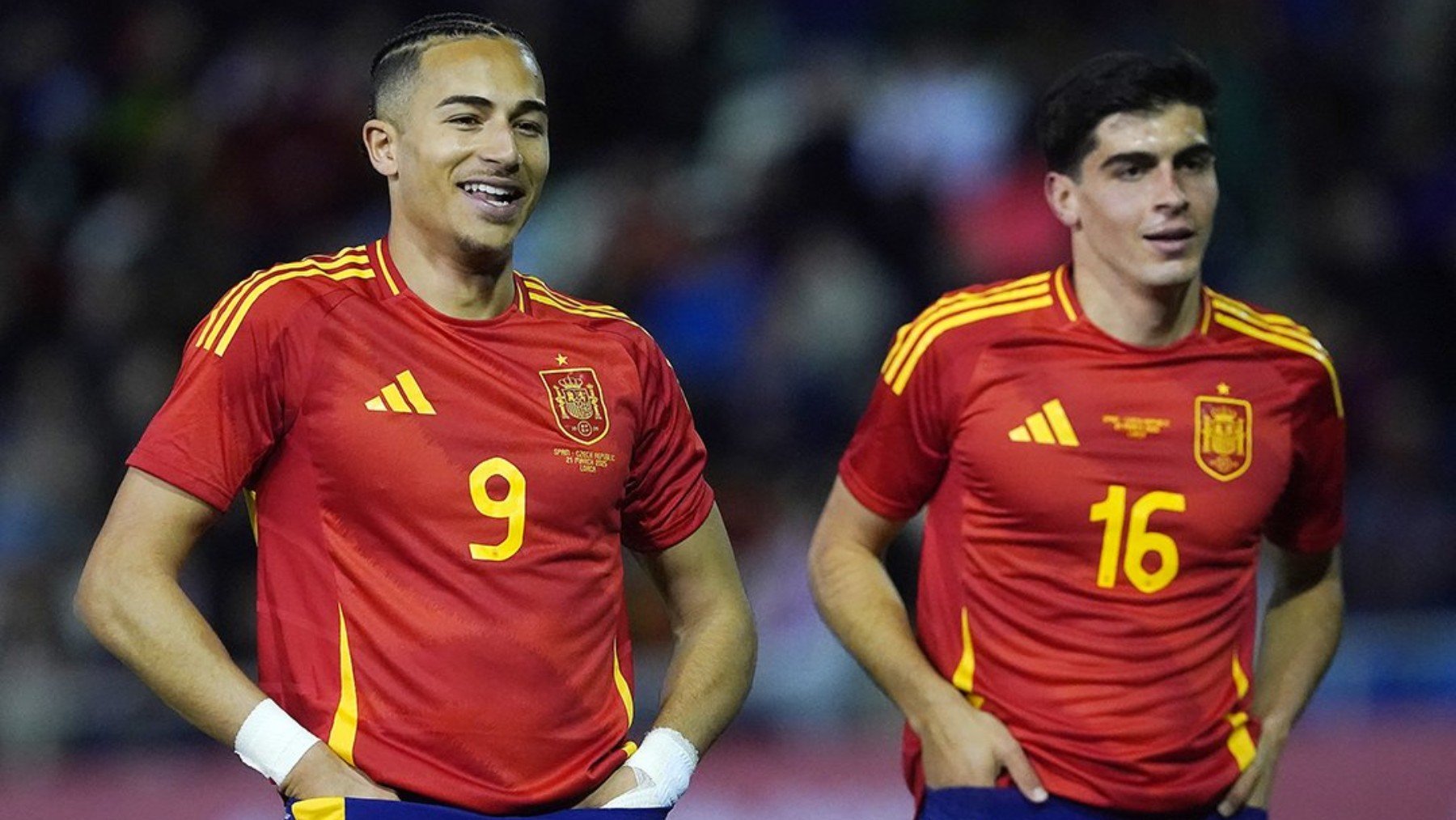 Mateo Joseph celebra su gol junto a Juanlu Sánchez. (RFEF)