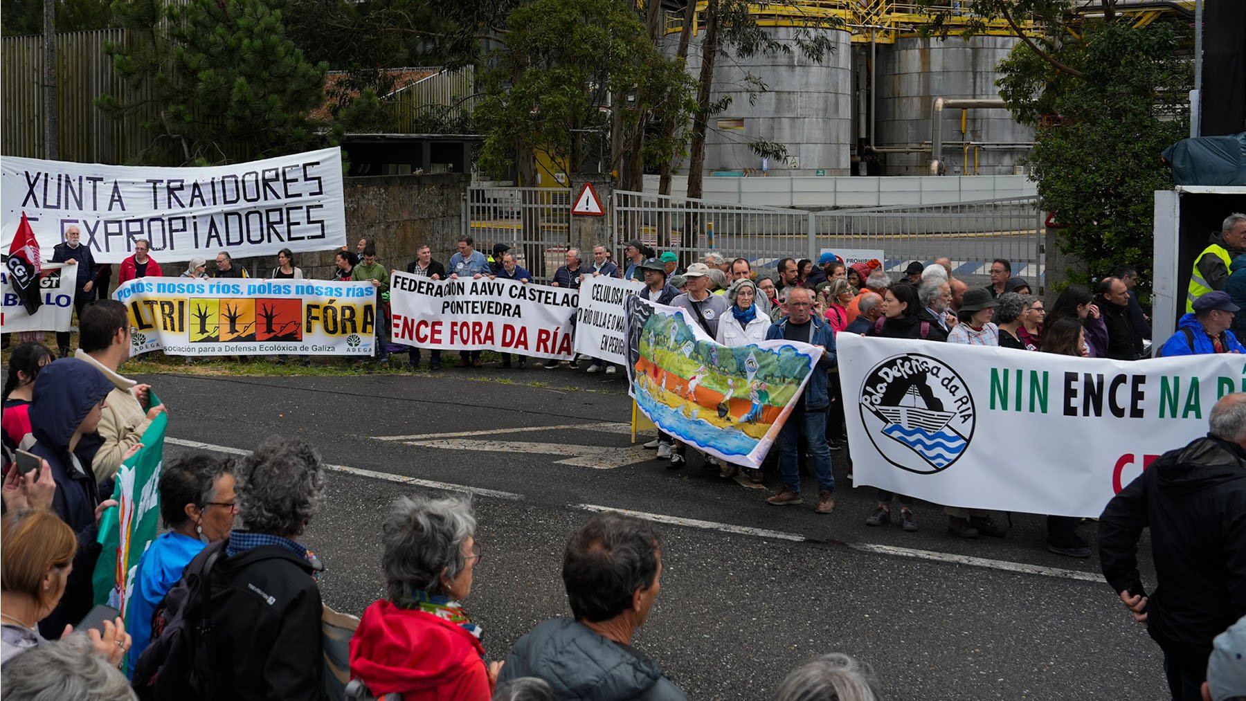 Una protesta en contra de la fábrica de Altri.