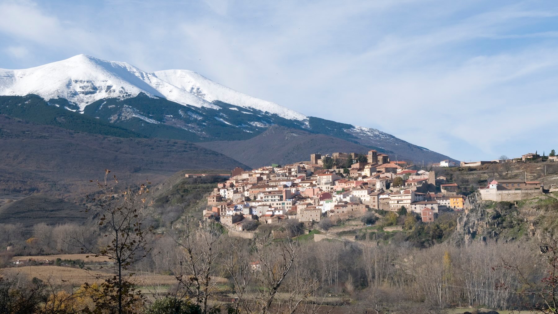 Vista del Moncayo desde Añón (Zaragoza). (Foto: Turismo de Aragón)