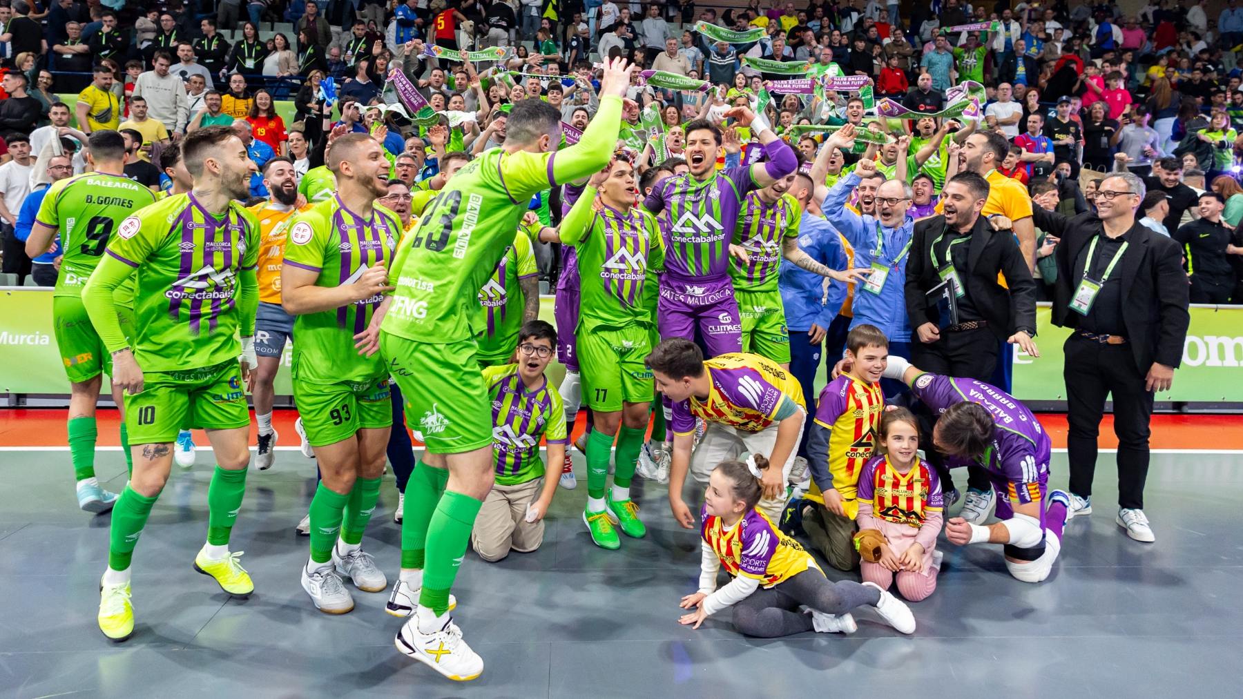 Los jugadores celebran el pase a la final.