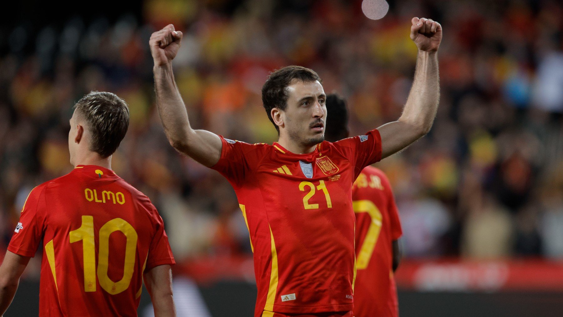 Oyarzabal celebra un gol con España ante Holanda. (EFE)