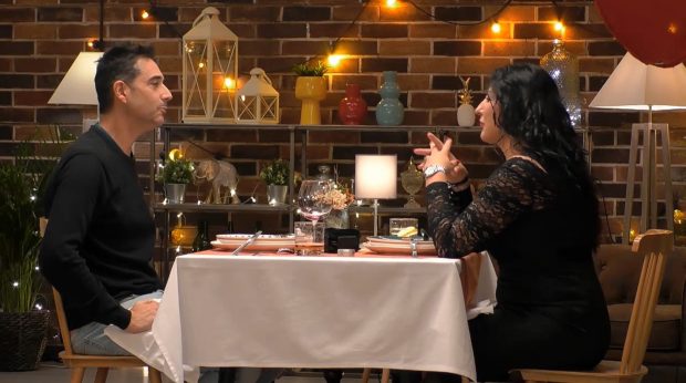 Gabriel y Raluca en First Dates. (Mediaset)