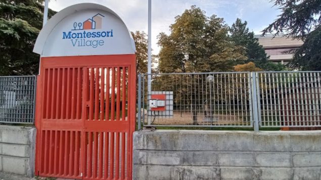 Fachada del colegio Montessori de La Moraleja, implicado en el cierre que ha afectado a decenas de familias