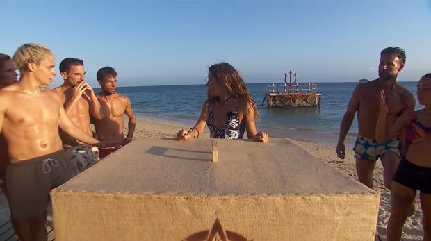 Laura Madrueño anuncia a Playa Furia que ha ganado el juego de recompensa. (Mediaset)