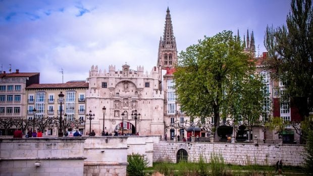 Refrán español más famoso en la edad media, refrán español de Burgos, refrán de El Quijote, refrán típico de la edad media, refrán antisemita, refrán de Burgos, origen refrán tomar las de Villadiego.